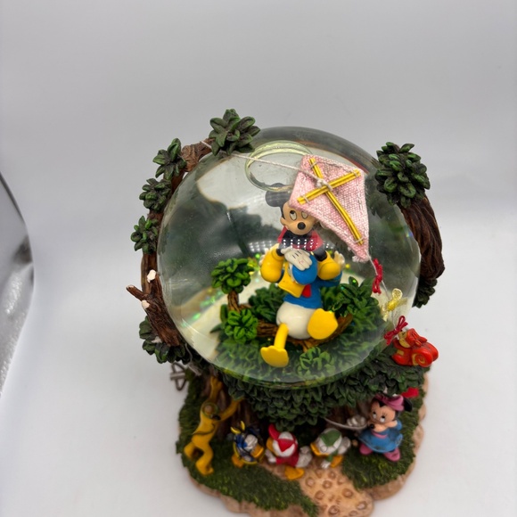 Disney Mickey Mouse and Friends Musical Water Snow Globe Let's Go Fly a Kite - Picture 5 of 16
